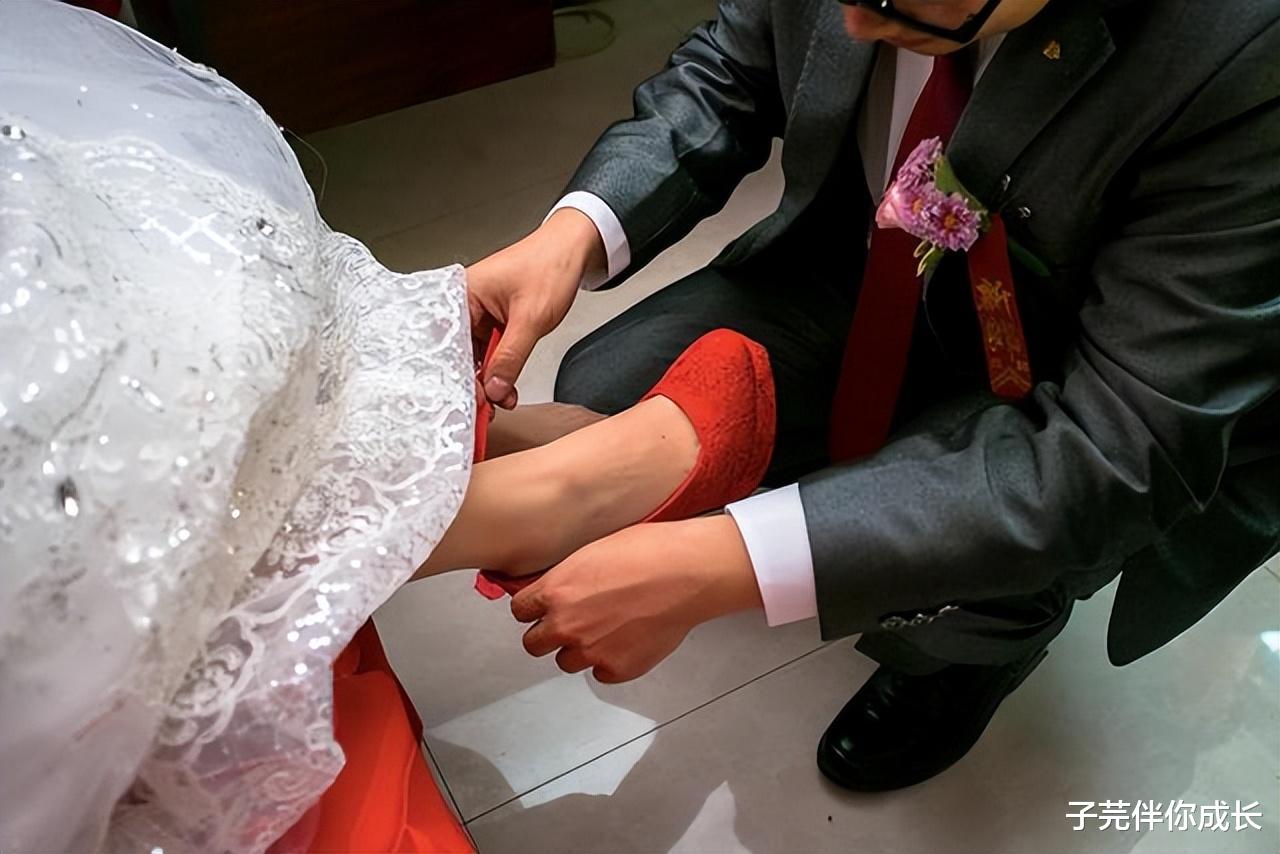 礼金该不该给新娘?结婚第2天新娘跑了,男子找女方要10万彩礼