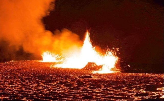 《冰岛火山持续爆发,熔岩流出,有毒气体向周边扩散,会扩散到其他国家?》
