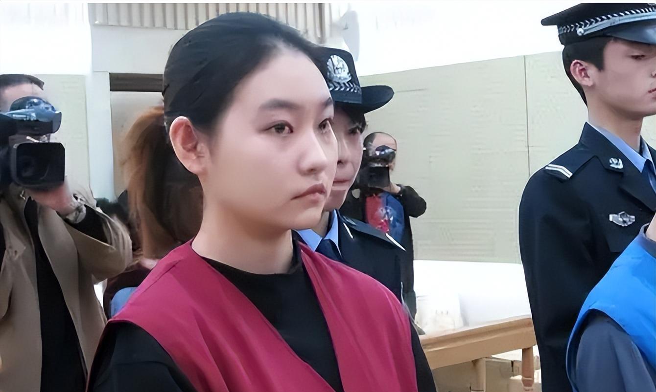 2006年,北京女孩诈骗世界冠军和姨夫320万,只为给男友买保时捷