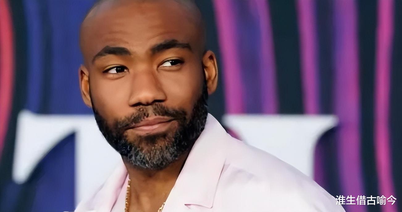 米歇尔·奥巴马|奥巴马俩女儿穿健美服，身材一个丰腴一个纤瘦，姐姐五官神似父亲