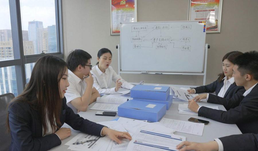 案例:女房产销售为升职,不惜委身58岁老板,事后感染艾滋酿悲剧