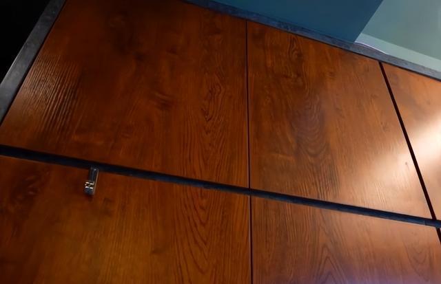 碧桂园|31岁香港独居青年，300万买下18“阳台房”，网友：太逼仄了