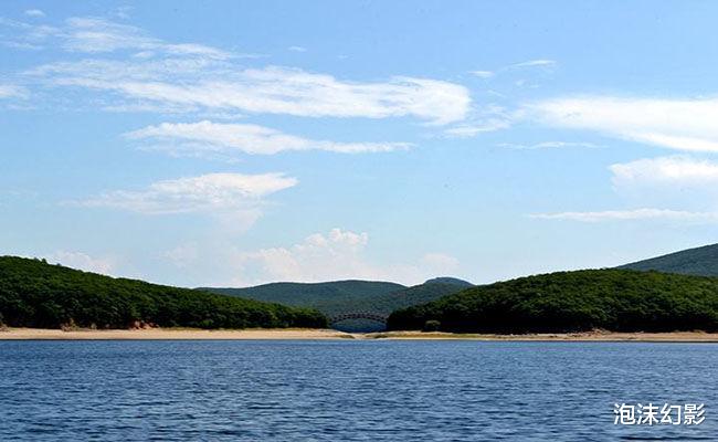 中国湖泊中发现神秘生物,被游客亲自目睹,连专家也无法给出解释