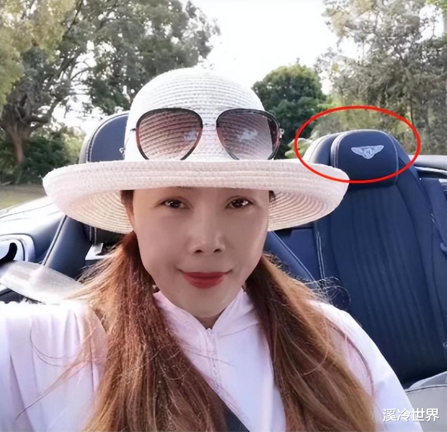 田震|56岁田震定居海外生活滋润！独自逛景区无人识，平日住豪宅开豪车