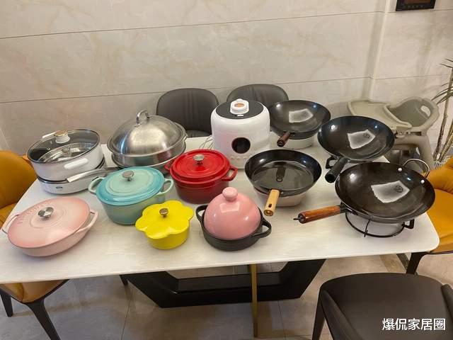 建议大家:不管房子大小,厨房有这5种锅就够了!其它都是浪费钱