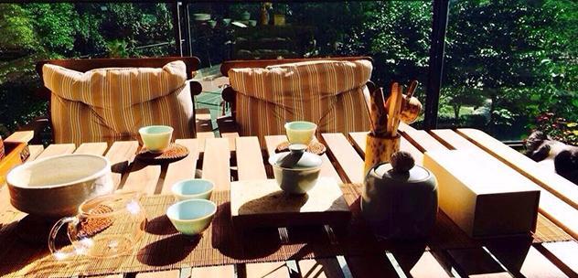 参观丁子峻住的豪宅，室内装修很浪漫，对老婆太宠爱了