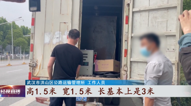 500米不到竟有4个黑加油站？面对执法，售油者做出了这个举动……