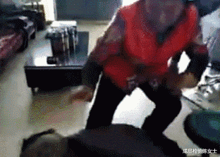 香奈儿 “女生为了吃早饭能有多拼？浴巾：我没想过有一天会这样出门