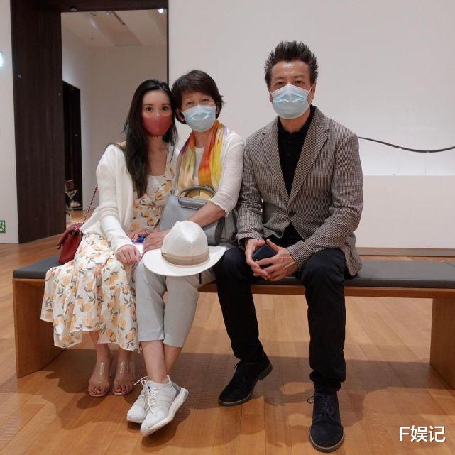 石修|前TVB艺人陈宇琛晒全家福宣布妻子怀孕 父亲石修期待当爷爷