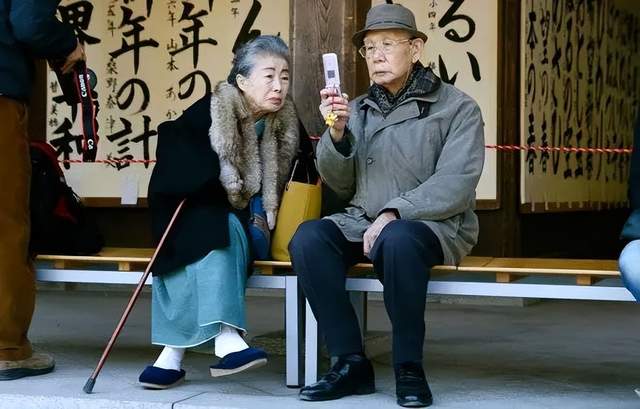 老年人相亲成内娱顶流:论搞对象,你大爷还是你大爷