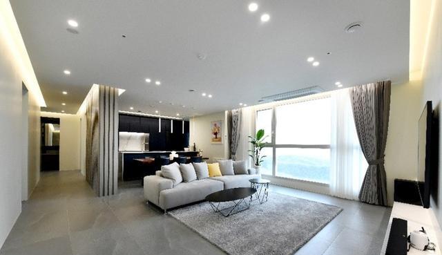 153的家,衣帽间、健身房、手办室一个不少,装成了理想的样子