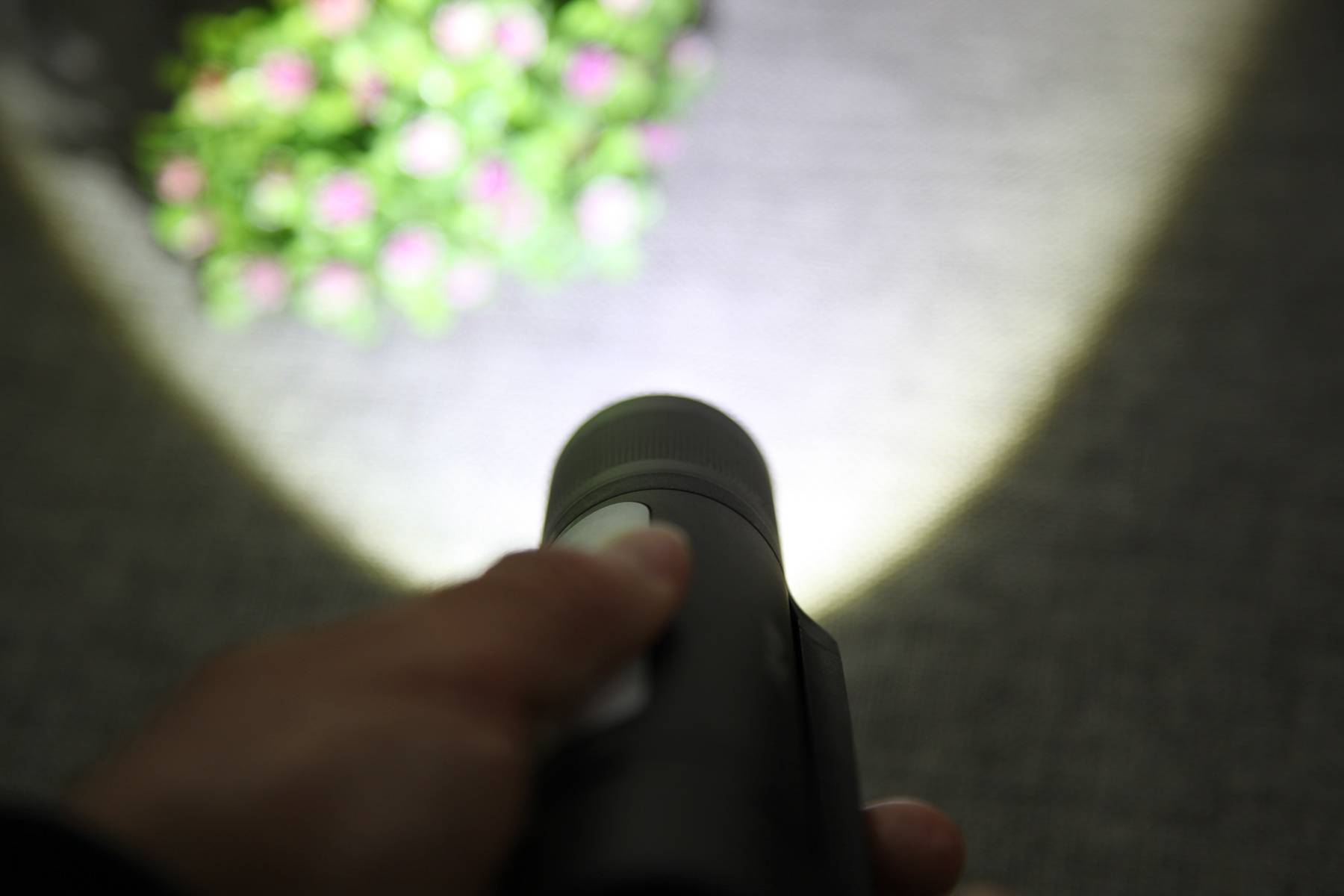 音箱|全能随身手电筒天花板,纳拓十二合一手电筒测评