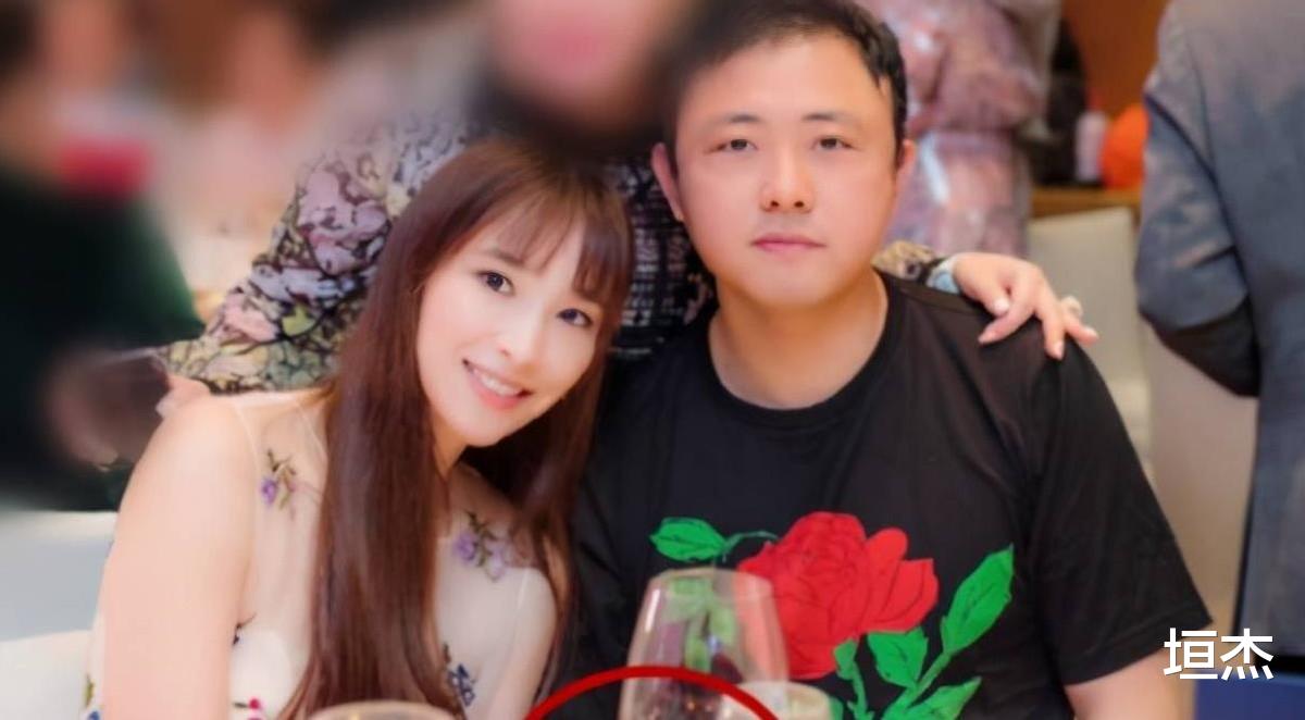 吴佩慈|白目芭比吴佩慈：说大S皮肤黑太可怜，评价小S是矮个跟侏儒