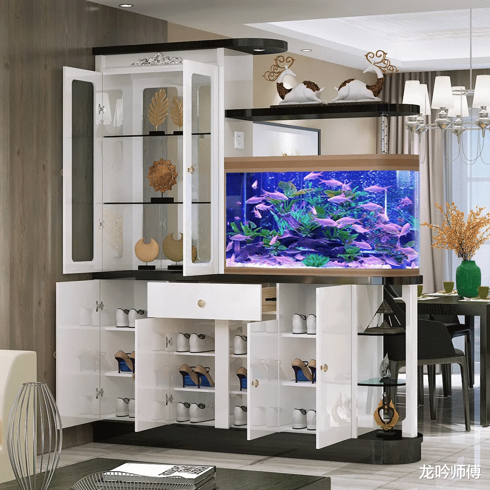 龙吟师傅:在餐厅放置酒柜时,可以选择什么类型及需要注意些什么