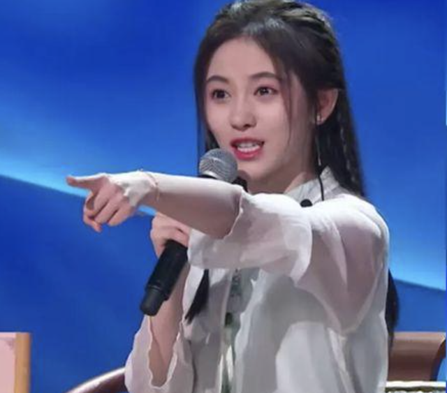 鞠婧祎|明明连代表作都没有,还装模作样当评委,小丑闹剧何时才能停止?