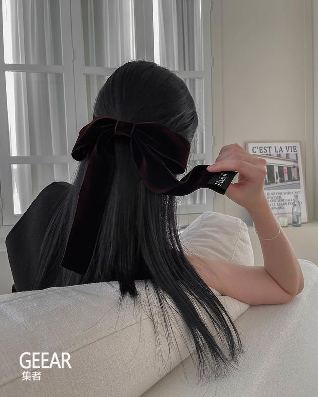 韩国女生都不约而同地喜欢戴上这款发饰，温柔又应节！