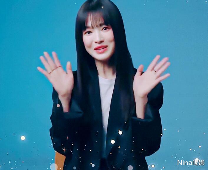 西装 宋慧乔新发型像“整容”！穿西装留空气刘海，41岁看着像小老太灵气全无