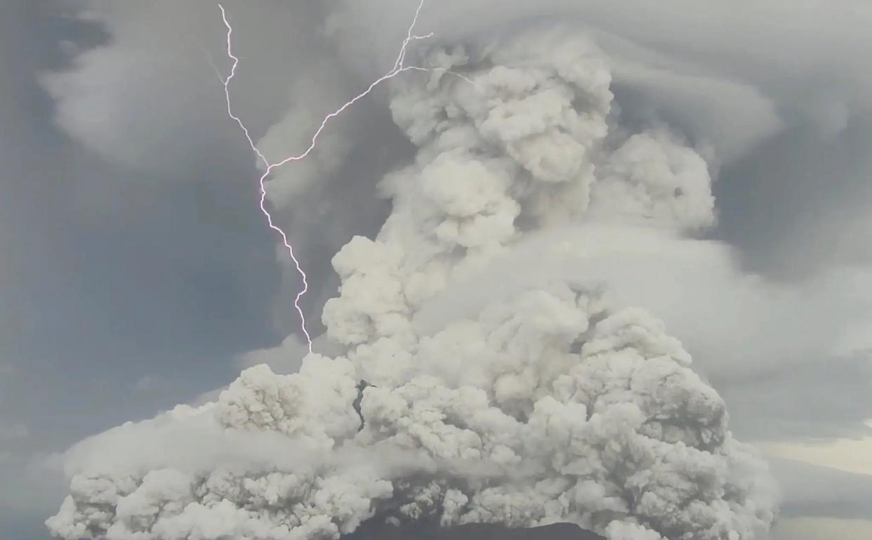 火山|长白山天池火山：两千年内喷发威力最强的火山，被监测到活动频繁