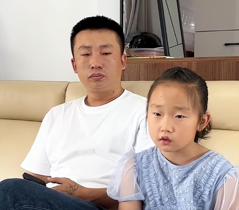 |9岁杨子钰沦为“流量密码”!亲爸靠她赚钱