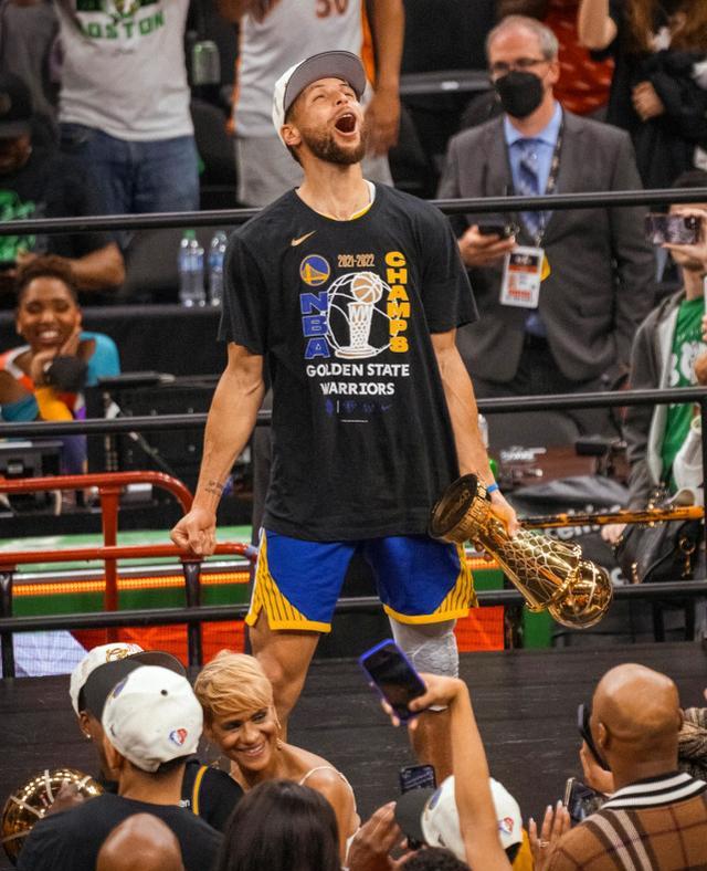 库里评NBA历史最佳阵容：乔丹+魔术师+奥尼尔+诺维茨基+他自己