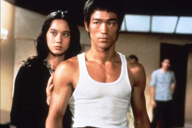 李小龙|提及武术宗师李小龙，拳王泰森直言：如若拳击没规则，我能打死他