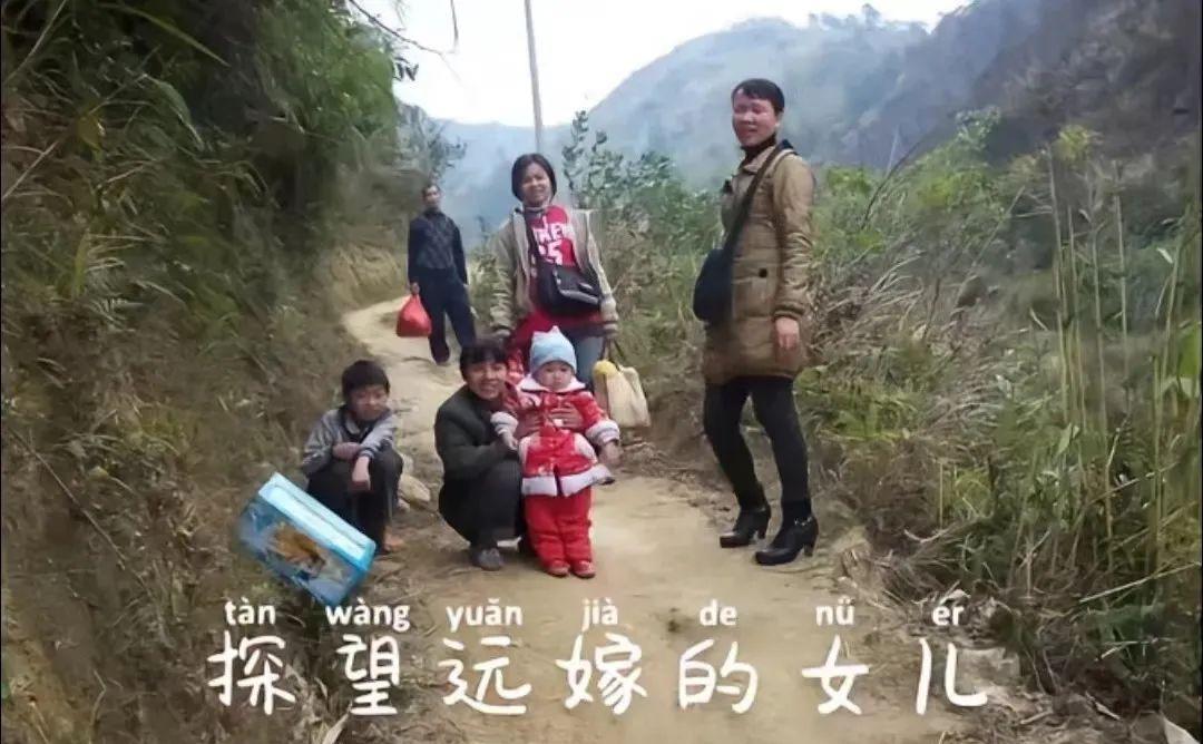 广西男子探望远嫁的女儿,见到女儿住的地方后,男子流泪了
