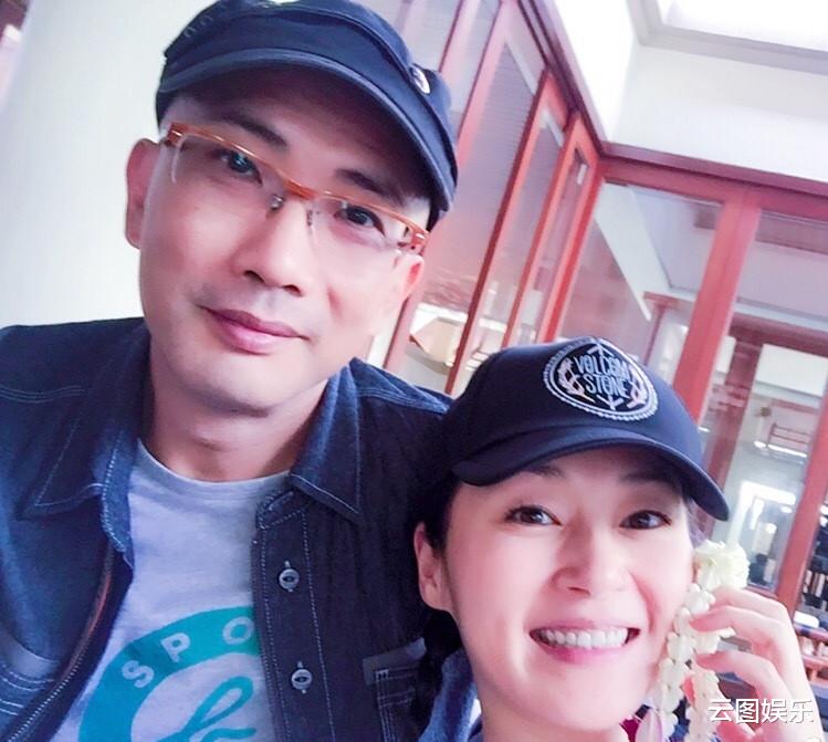 万绮雯|万绮雯内地开民宿，穿短裙秀110cm长腿，与老公分隔两地无损感情