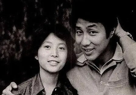 陈道明|67岁陈道明罕见现身!满头白发老态龙钟,一生只生一个女儿太遗憾