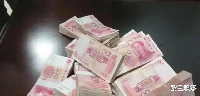 案例:貌美空姐为钱与乘客发生关系,事后被对方用视频勒索酿悲剧