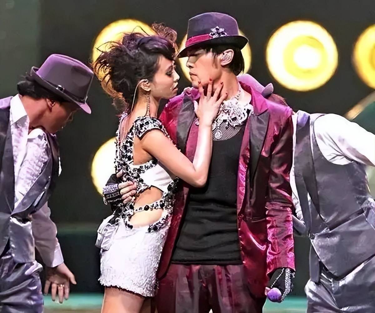 蔡依林|田馥甄玩梗东亚病夫蔡依林被央视除名 周杰伦的动态太解气