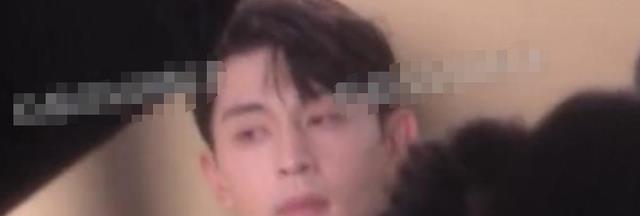 邓伦|邓伦风波前最后一次露面,父亲从片场接走儿子,邓伦一脸愁容