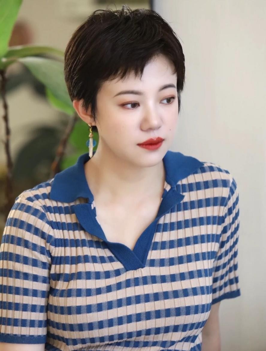 短发 果然，能剪短发的女人都有这4个优势，不是脸小就可以，你有吗