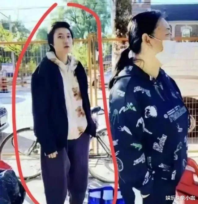 成龙|娱乐圈最惨星二代,非她莫属?!