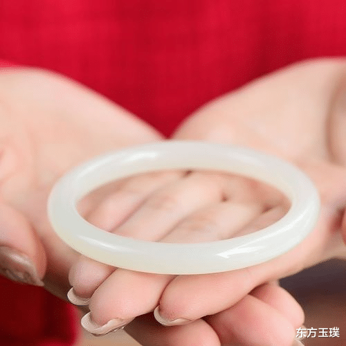 |和田玉中什么颜色最贵?最不值钱的是这个颜色,别买贵了!