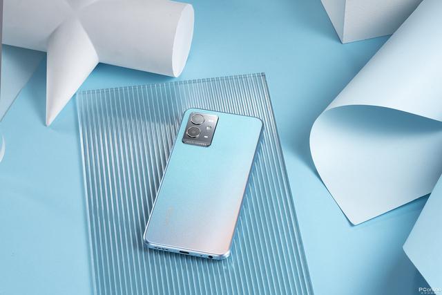 vivo|vivo Y33s图赏：梦幻与灵动交织的“星云蓝”