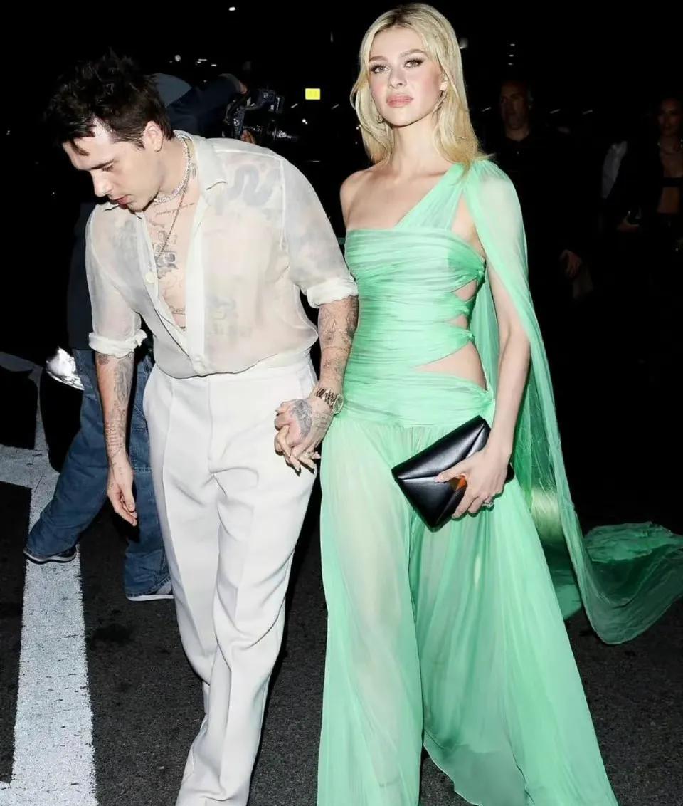 |大布与妮可拉高调现身，牵手展示巨型钻戒，透露metgala晚会细节