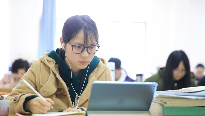 硕士研究生|当了研究生后才明白，不同家庭的学生，导师“对待”也是截然不同