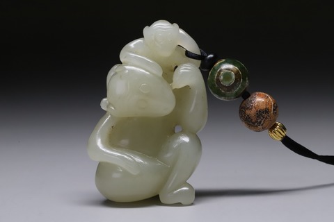 和田玉籽料|舊藏和田玉籽料“子母灵猴”.