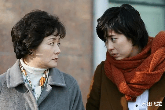 婆婆摔伤无人照顾儿子掌掴儿媳,儿媳笑笑:我再狠也狠不过她