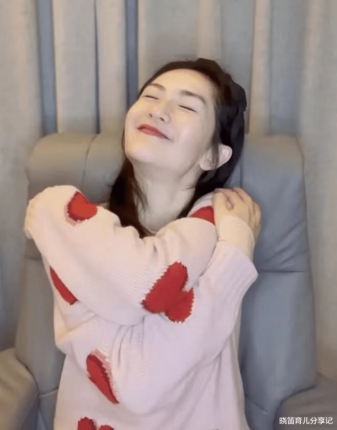 谢娜|冷板凳坐了1年多,“不可一世”的谢娜,如今为何处处尴尬?