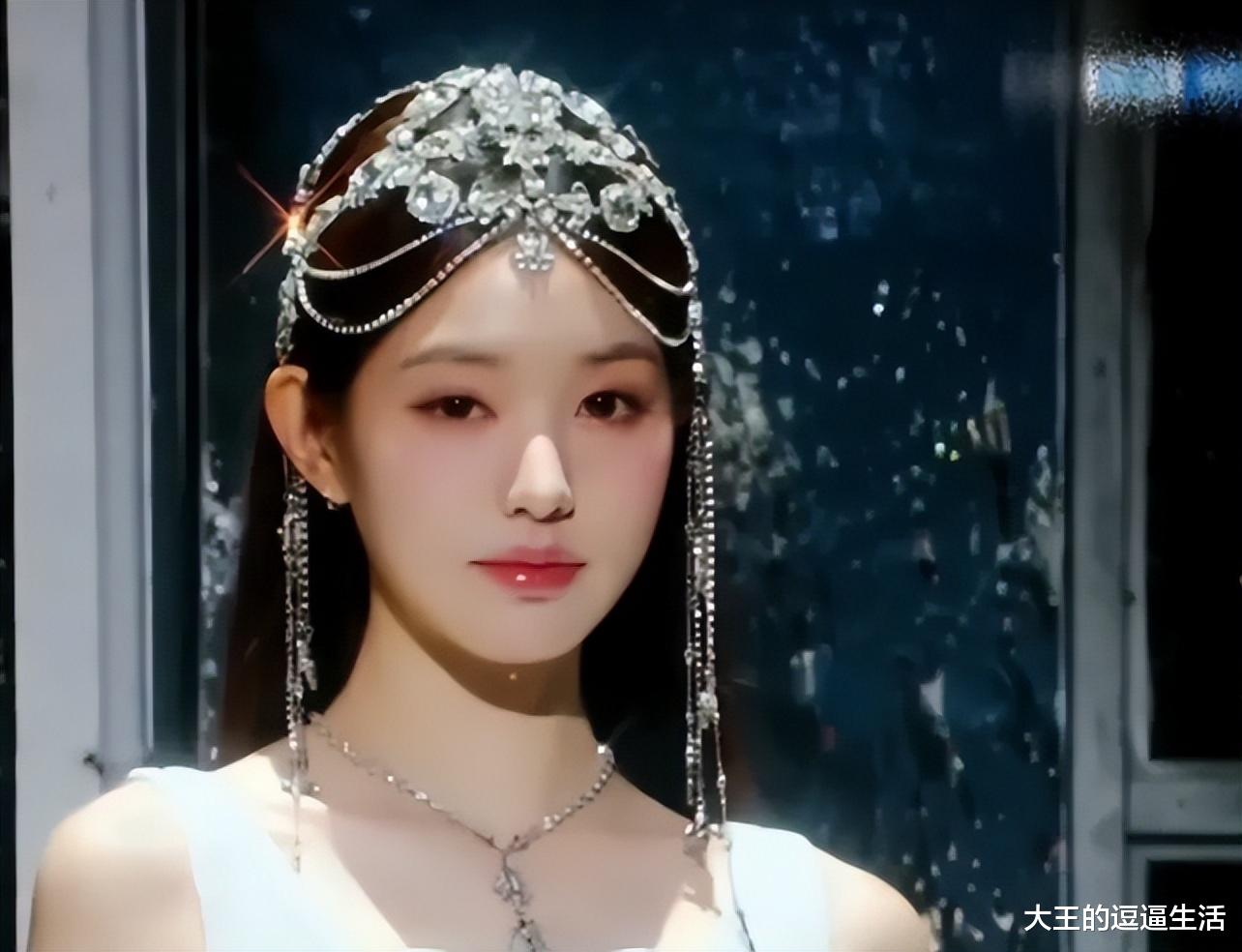 伊一|网红天花板易梦玲在明星面前很普通，只是身材比例挺好，也比较会拍照会摆姿势