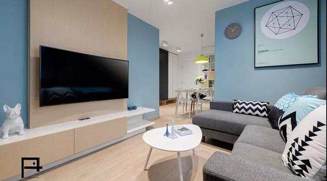 香港52㎡公寓挤4口人!房子小不说,朋友还称:只有土豪住得起