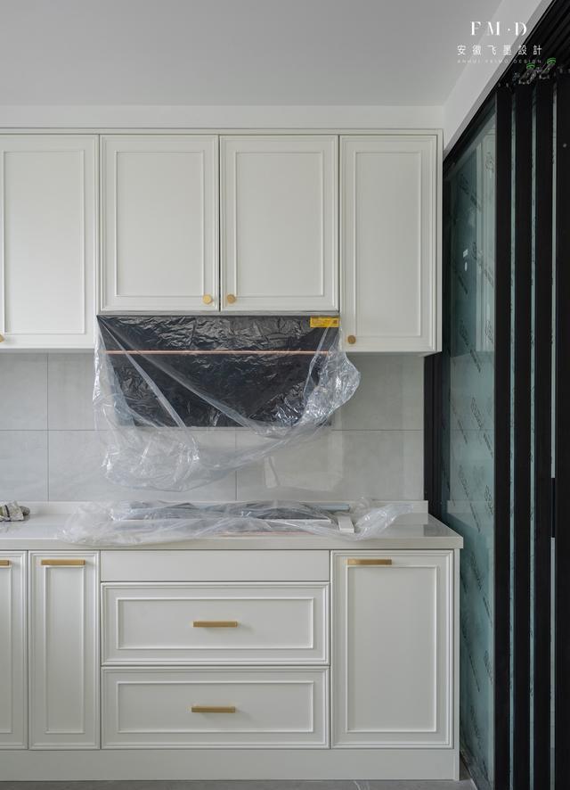 踩过一次坑,这次要把厨房隔墙砸掉,装三联动推拉门,不做吊轨了