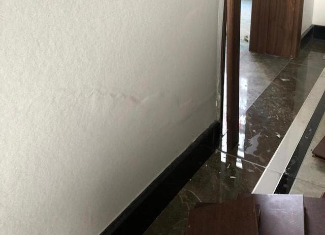 新房一天没住却被“淹”旭辉银盛泰博观星海业主:俩月了,未解决