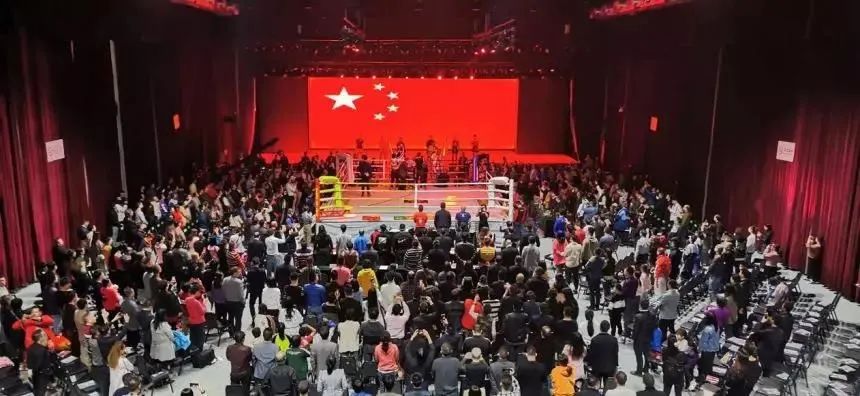 |搏击传奇老炮重出江湖，网友怒评：脸都不要了！居然只为这个？