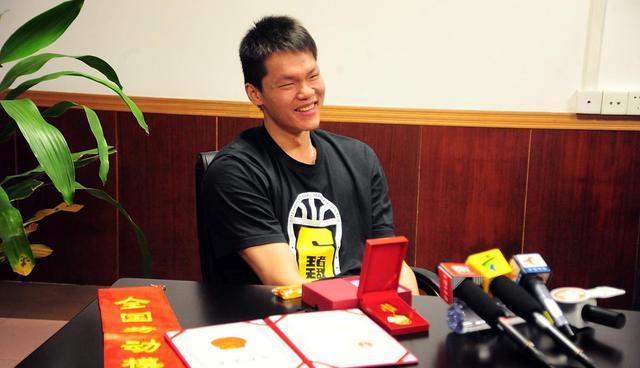 中国男篮新一任领导班子成员,姚明连任