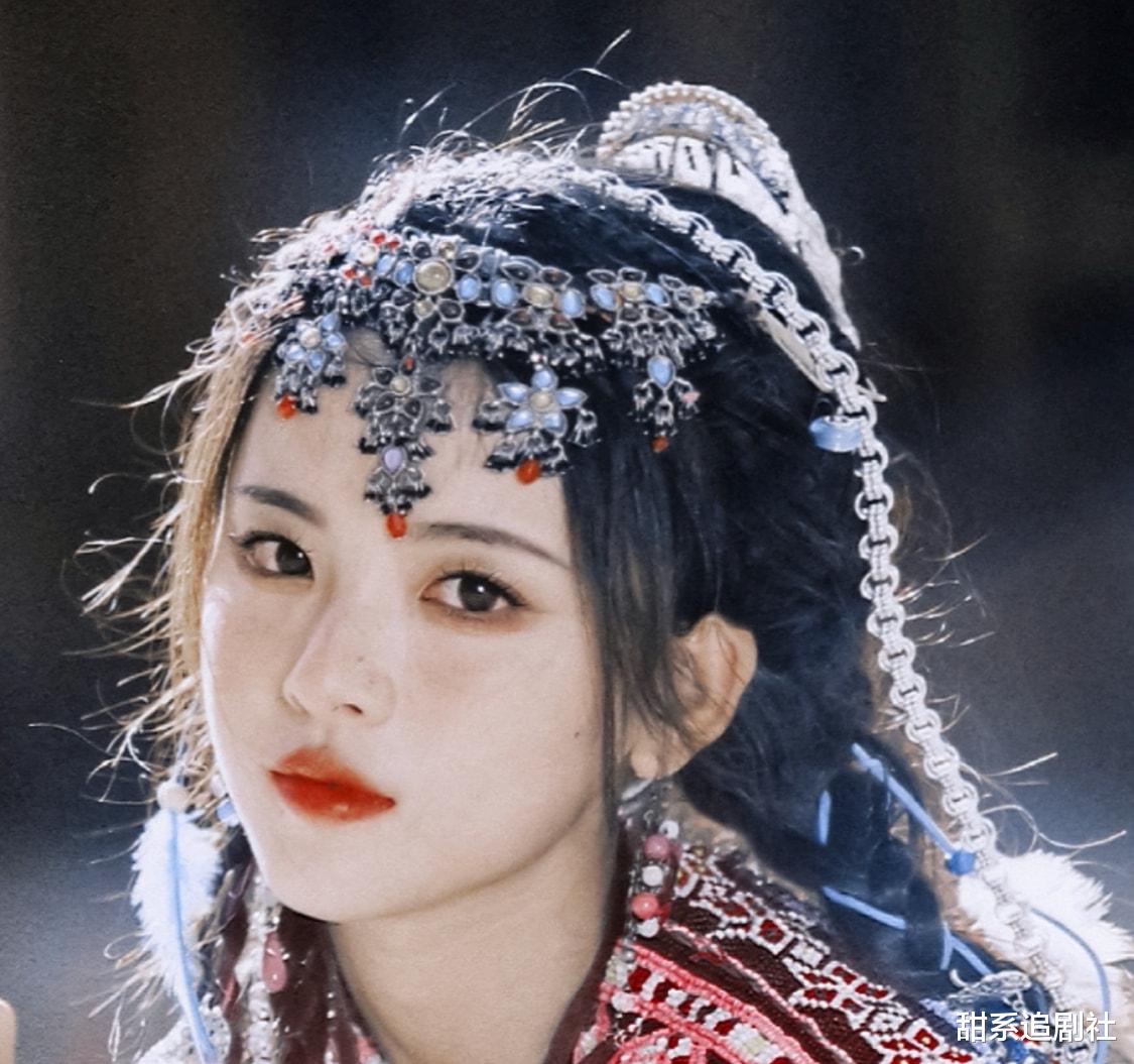 杨超越|杨超越新剧红衣大婚路透,满头鲜花抢镜,三种颜色见品相