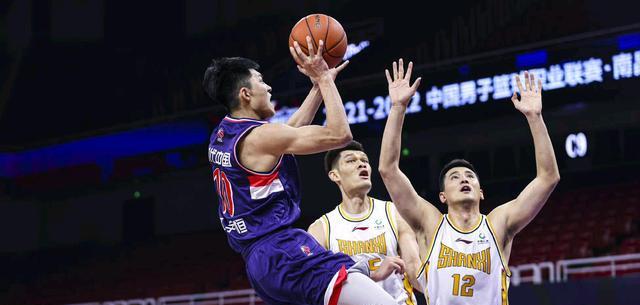 广州队|战神归来！广州2米06悍将正式加盟 天赋不逊张镇麟 郭士强得偿所愿