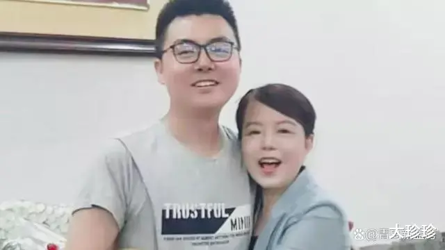 田静直播间怒怼网友：我买飞机也欠债