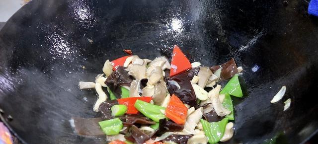 入夏后，建议多吃5菜3果，富含天然高叶酸，中老年人更要懂得吃